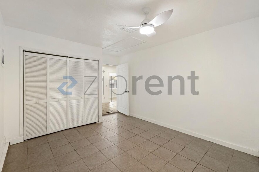 Building Photo - Unit