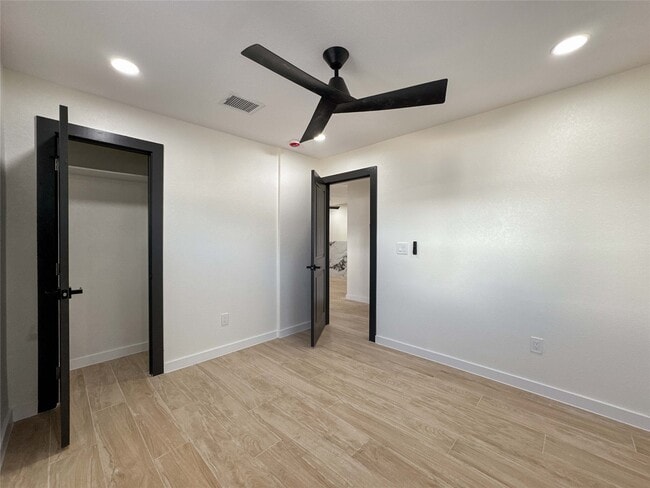 Building Photo - 206 E 33rd St