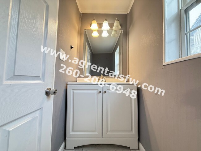 Building Photo - 3 Bedroom House - $300 off first month's rent