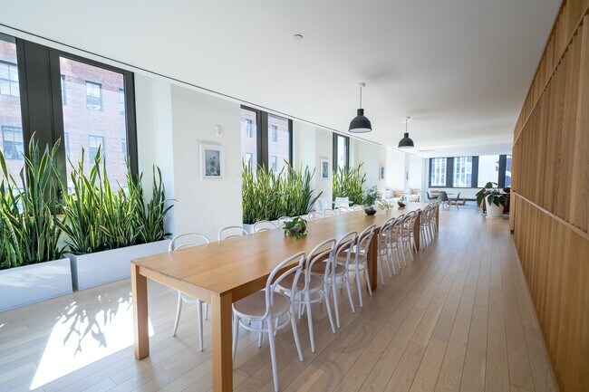 Building Photo - Fantastic One Bedroom in Downtown JC