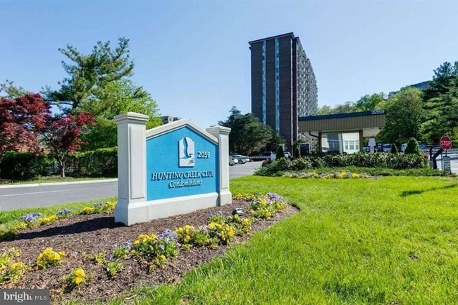Building Photo - 2059 Huntington Ave