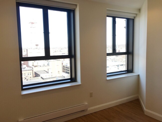 Building Photo - 875 Elm St