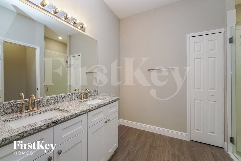 Building Photo - 2420 San Filippo Dr SE