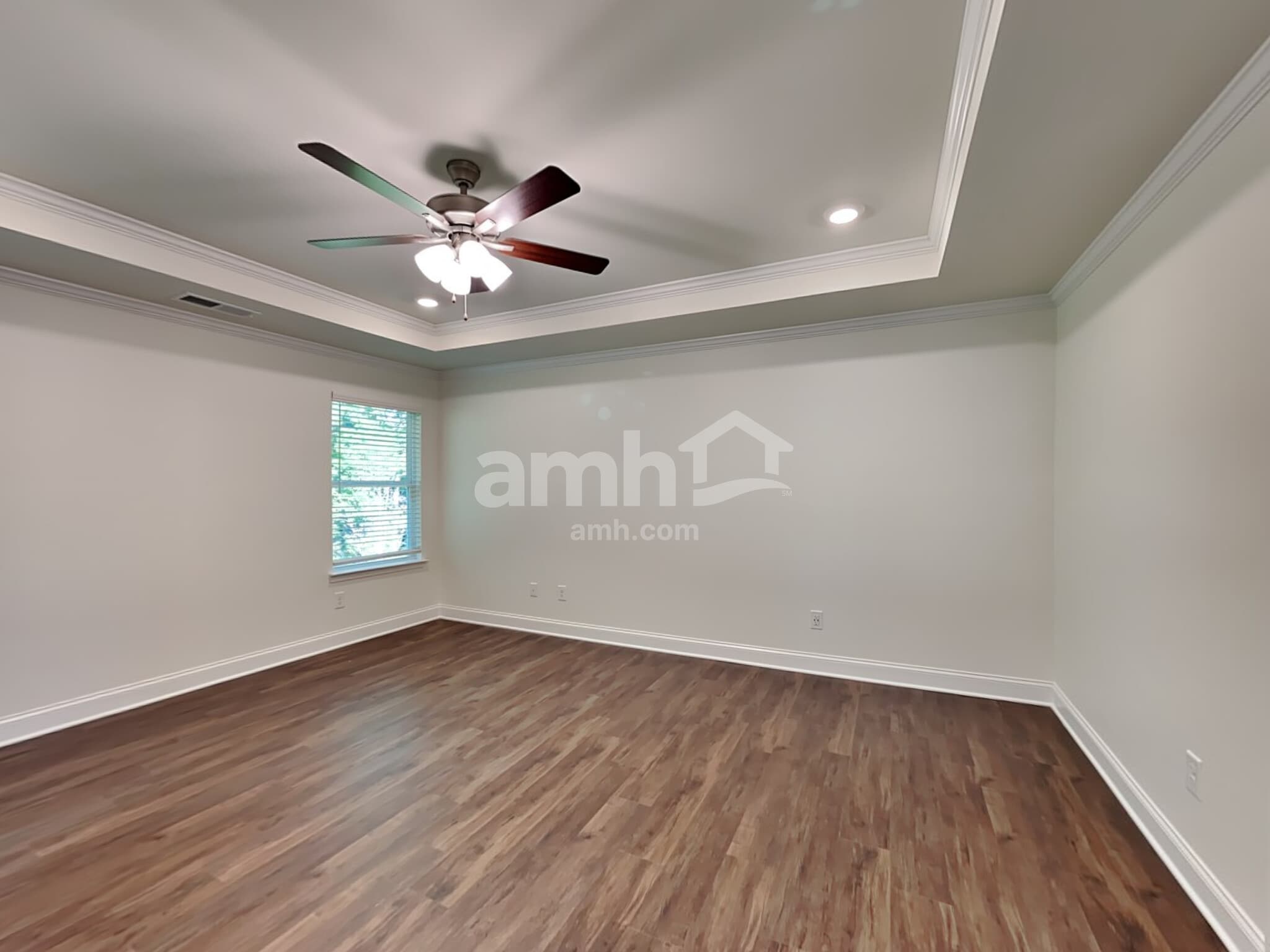 Building Photo - 669 Carnaby Ln