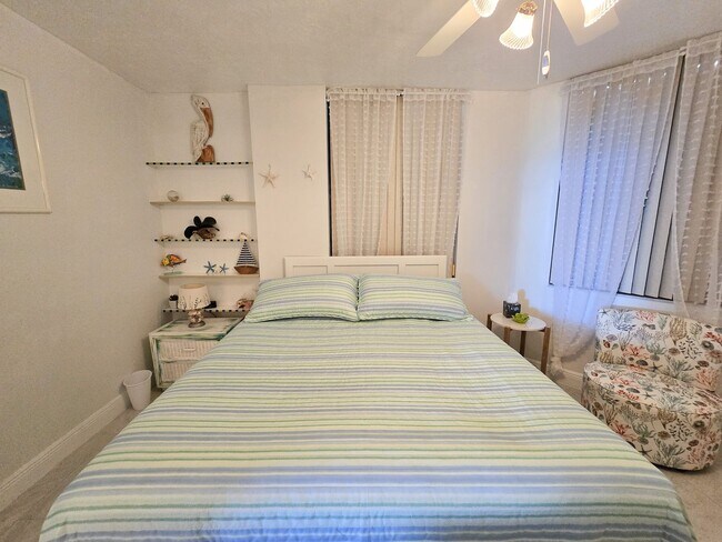 Building Photo - Vacation Awaits! Paradise Found!