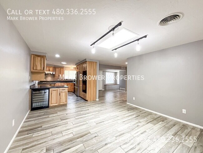Building Photo - 103 E Palmcroft Dr