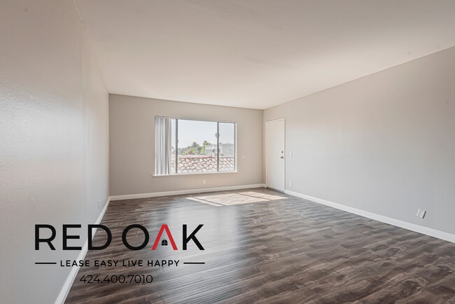 Building Photo - Gorgeous One Bedroom with Spacious Rooms F...