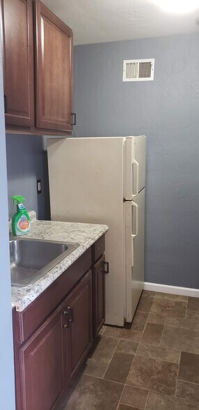 Building Photo - 120 S Graham St