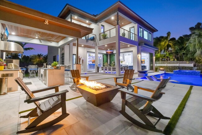 Building Photo - 334 Isle of Capri Dr