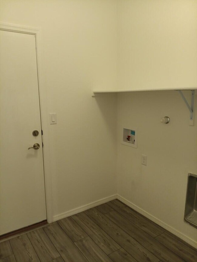 Building Photo - 1160 Vallecito Loop NW