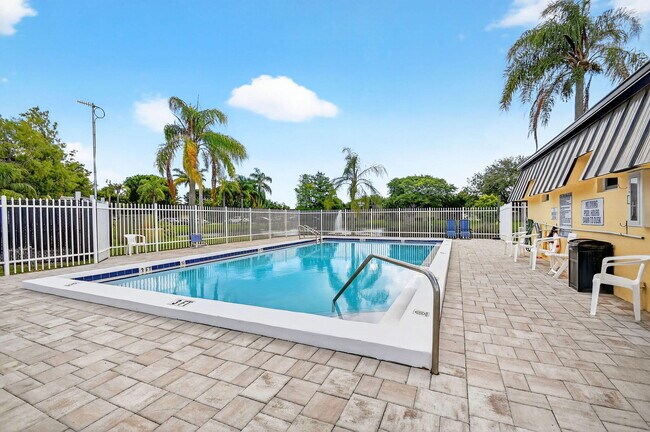 Building Photo - 2494 Waterside Dr
