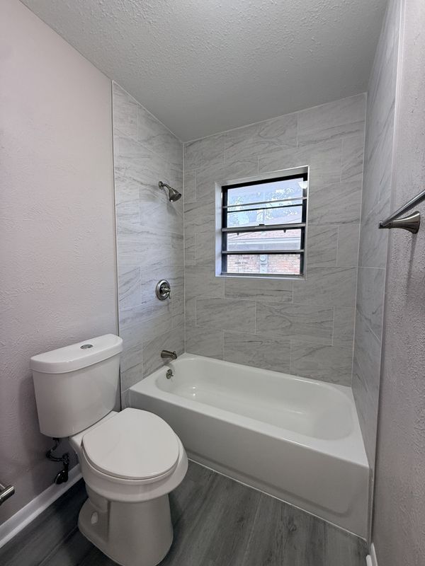 Building Photo - 1228 Oak Dr