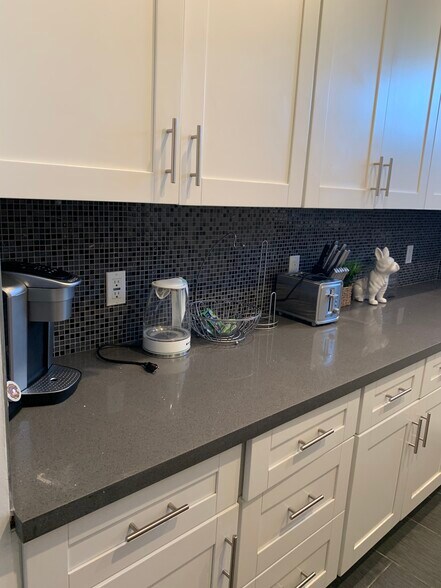 Building Photo - 1416 S Crest Dr