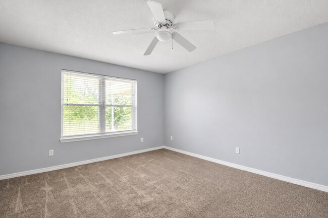 Building Photo - SW Pensacola Creek-Front Home with Screened Porch!