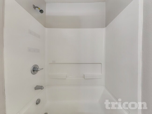 Building Photo - 160 Hinge Path