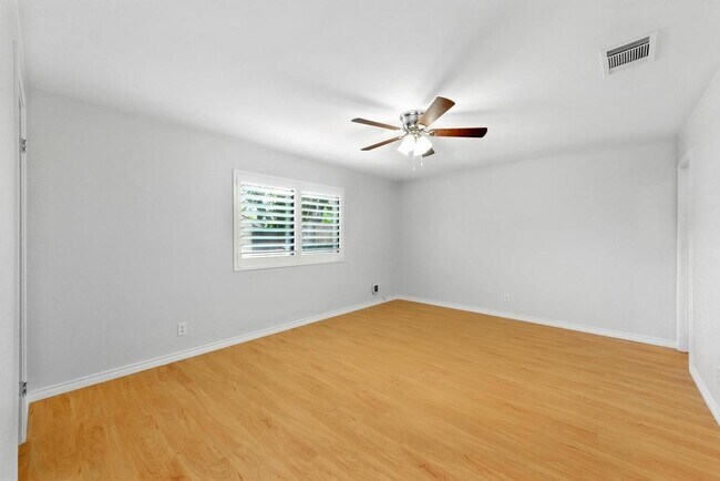 Building Photo - 6903 Moonmont Dr