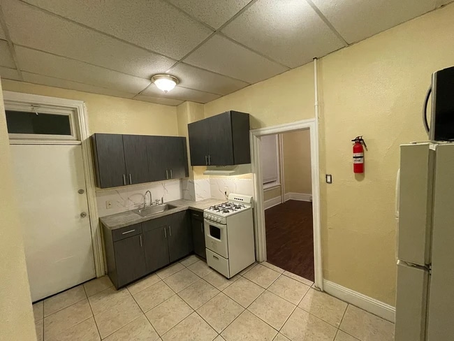 Building Photo - 430 Folcroft Ave