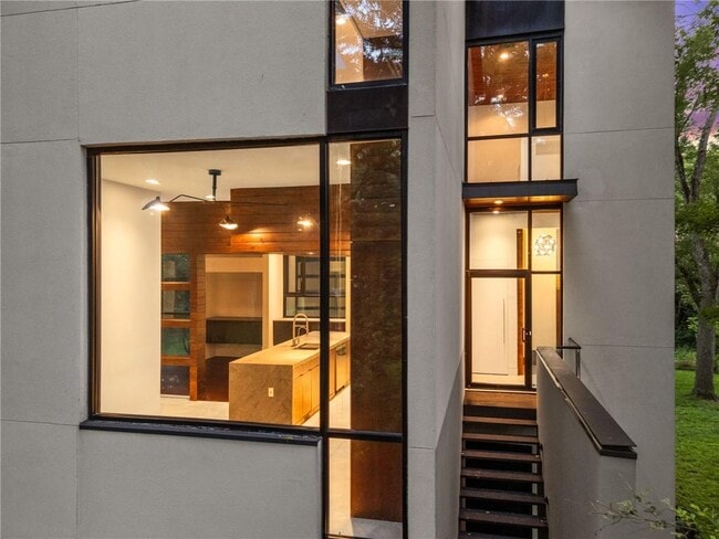 Building Photo - 2105 Fairhaven Cir NE