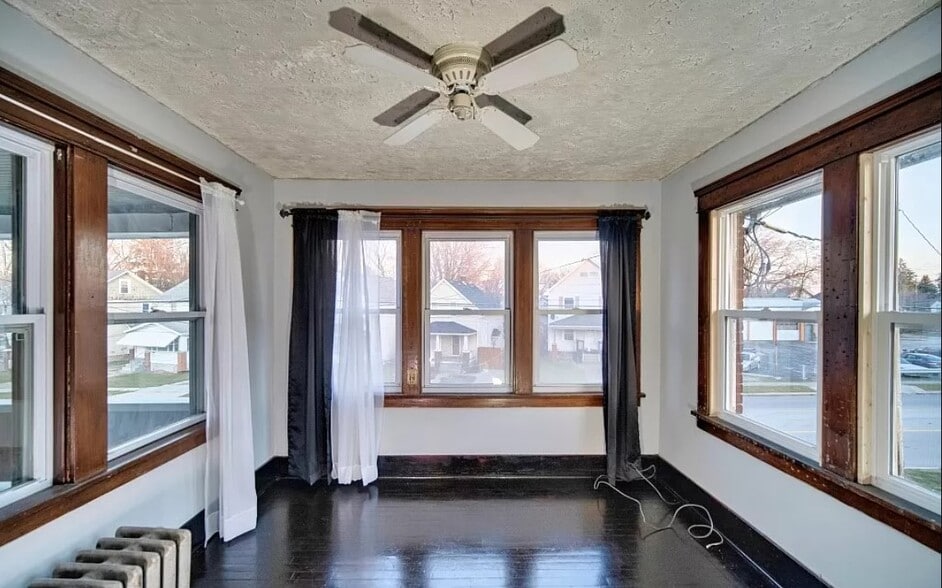 Building Photo - 2402 Elyria Ave