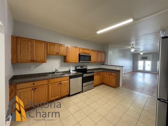 Building Photo - Bright 3 Bedroom Home with Private Basemen...