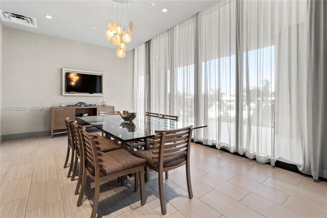 Building Photo - 5300 Paseo Blvd