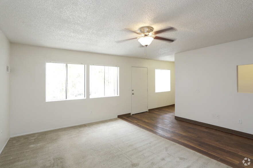 2 BR, 1 BA - 770 SF - Creekside Villas Apartments