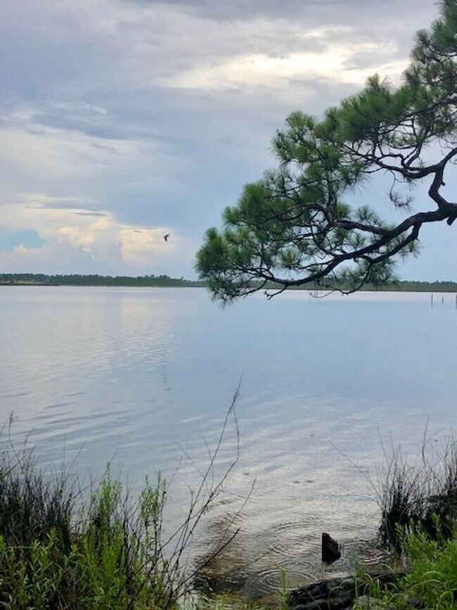 Building Photo - Spacious 3-Bedroom Home W/Office