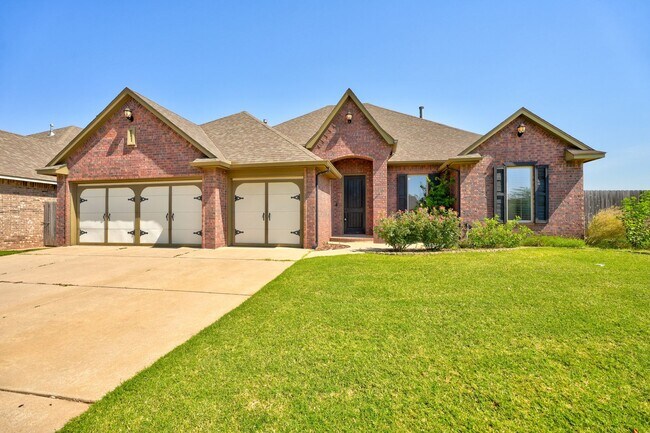 Building Photo - Stunning 3 Bedroom Home with Fireplace, Community Amenities & Open Floor Plan