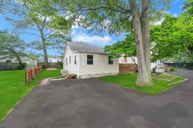 Primary Photo - 22 Forest View Dr