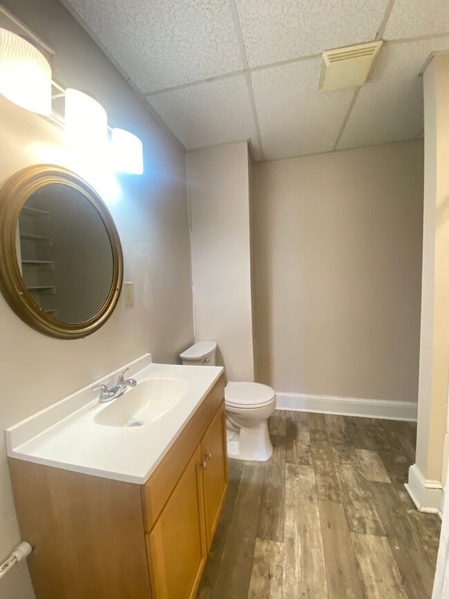 Building Photo - 9 Bed 5 Bath Historic Home - Commercial Use