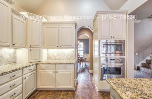 Building Photo - 5 Bed 4 Bath Rental Home Bixby