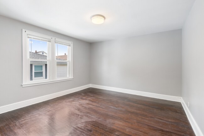 Building Photo - 106 Silver St