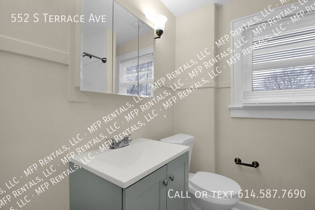 Building Photo - 552 S Terrace Ave