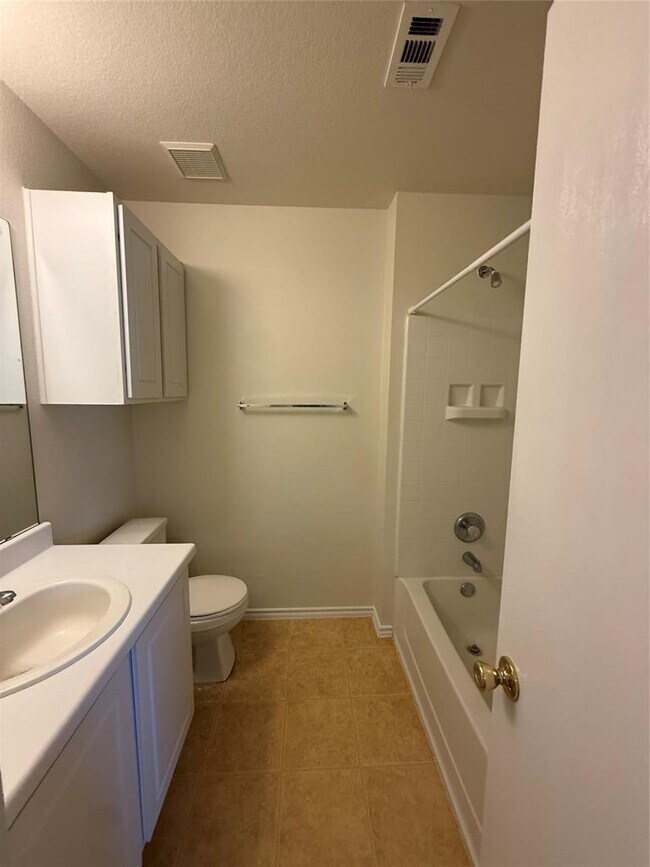 Building Photo - 241 Carriage Way