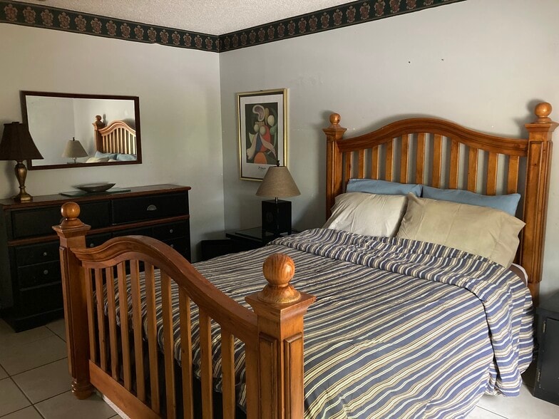 Building Photo - 522 Camino Ct