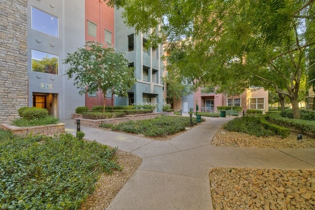 Building Photo - STUNNING 3 BEDROOM 2 FULL BATH FIRST FLOOR...