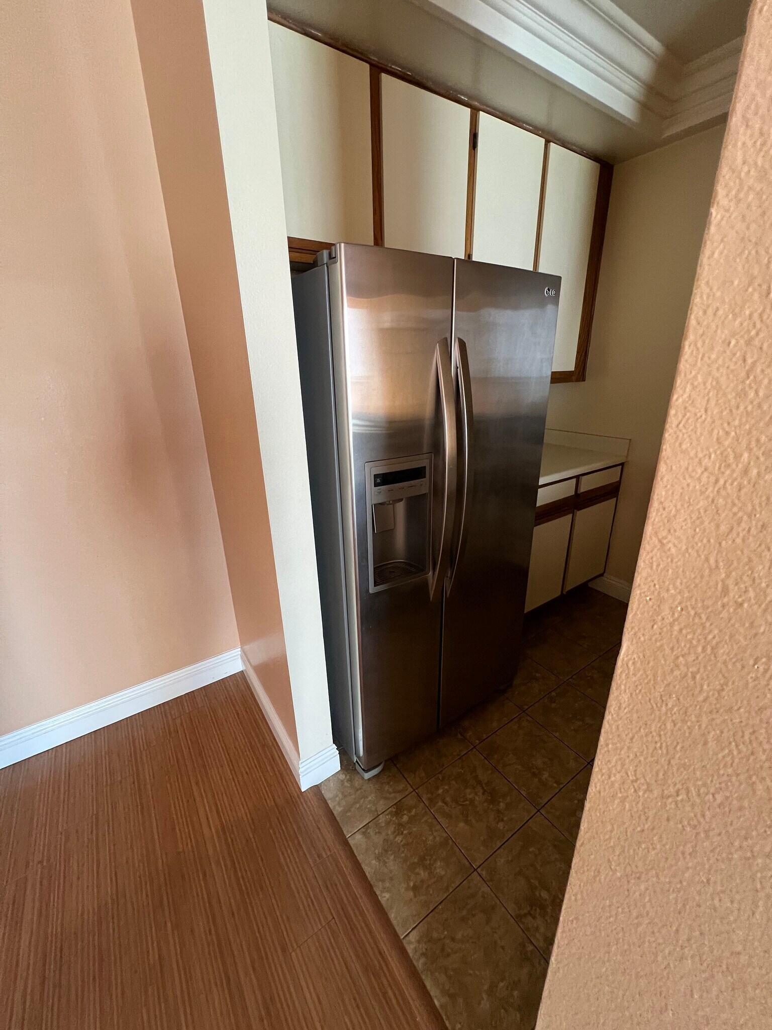 Building Photo - 533 S St Andrews Pl