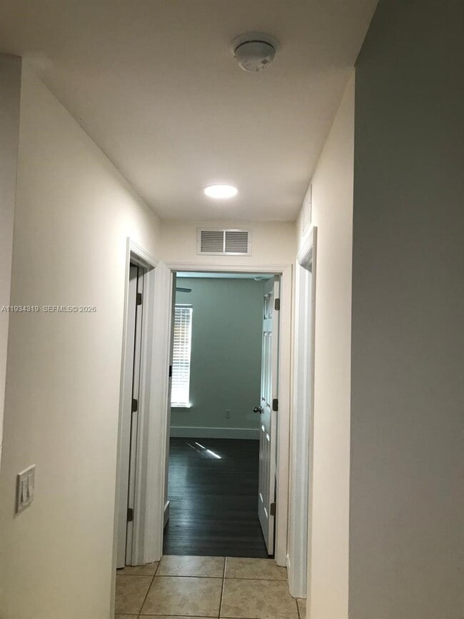 Building Photo - 2709 SW 18th Ave