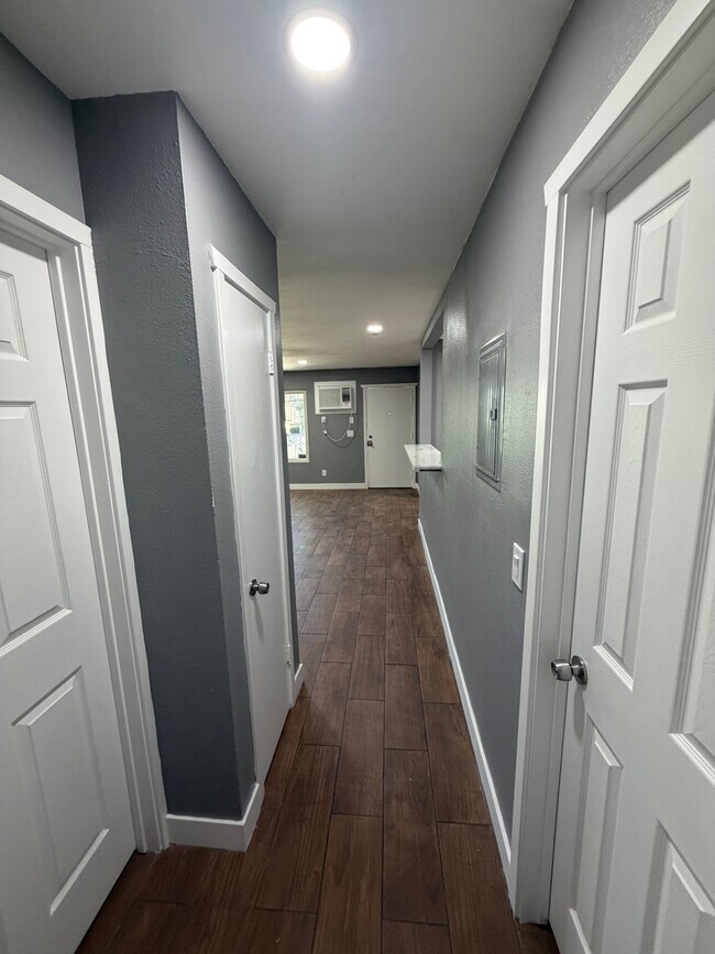 Building Photo - 2580 Hayes Dr