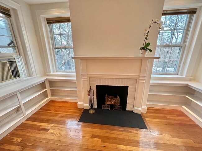 Building Photo - 41 Linnaean St