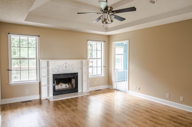 Building Photo - Pet Friendly Three Bedroom!