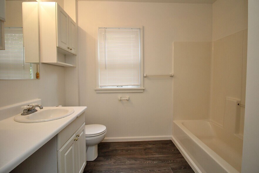 Building Photo - 1807-1811 SW Market St