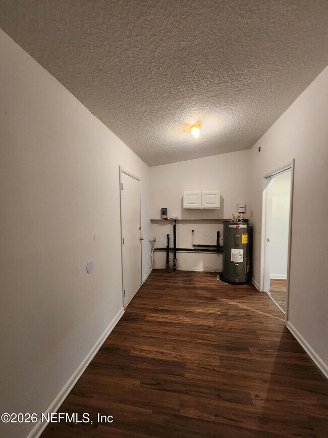 Building Photo - 1721 Hawaii Dr E