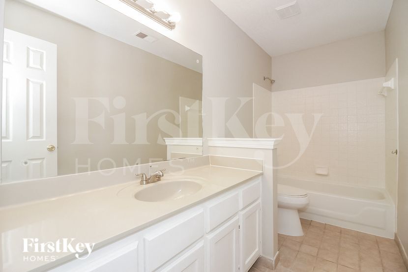 Building Photo - 594 Featherwind Cove N