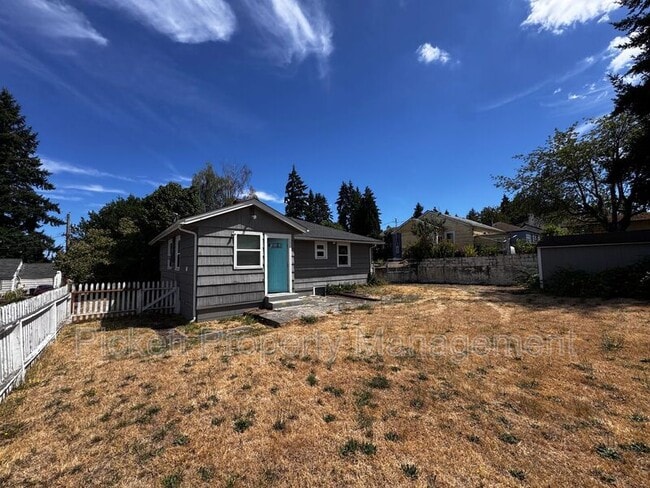 Building Photo - 631 Bertha Ave