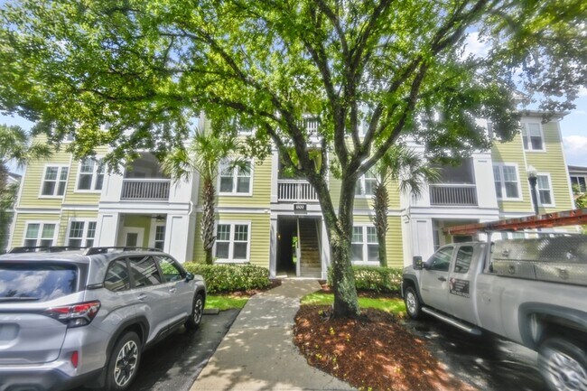 Building Photo - 1811 Chatelain Way