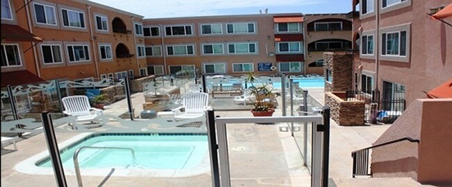 Building Photo - 840 Turquoise St