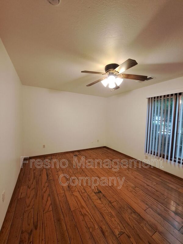 Building Photo - 6690 N Feland Ave
