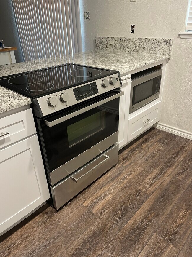 Building Photo - 6813 Arborbrook Dr