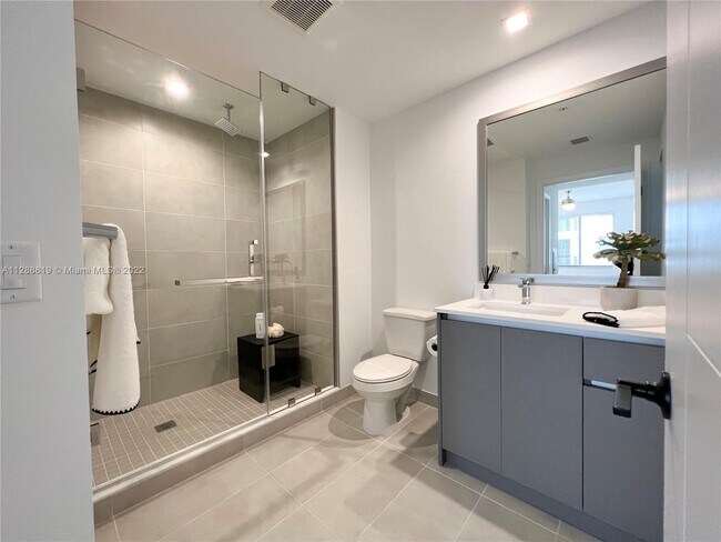 Building Photo - 401 Hialeah Dr